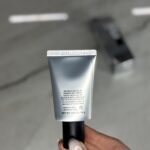 پرایمر مات‌کننده و محوکننده نقره‌ای شیگلم Camera On Smooth & Blur Primer - تصویر 2